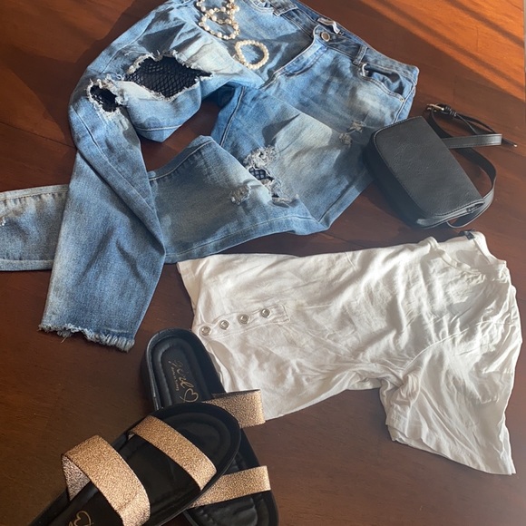 Stylish Revamped ripped jeans with net patchwork💜 - Picture 15 of 16